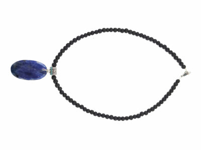 Collier en lave et sodalite