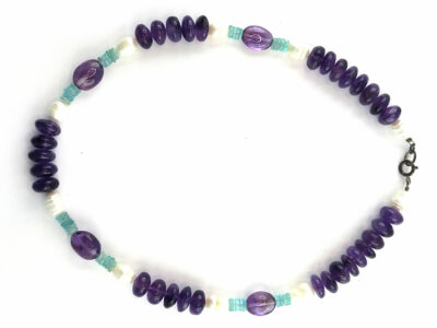 Collier fantaisie en améthyste, apatite et perles d'eau douce