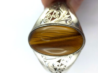 Bracelet large en argent 925 avec cabochon en oeil de tigre ovale