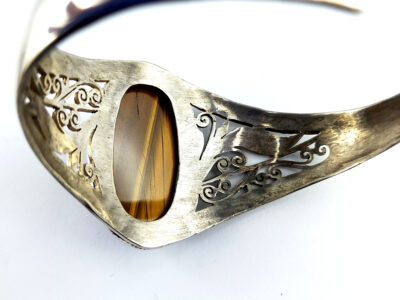 Bracelet large en argent 925 avec cabochon en oeil de tigre ovale – Image 4