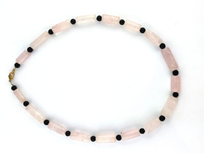 Collier en quartz rose et pierre de lave