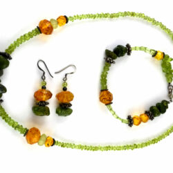 Parure en péridot et ambre