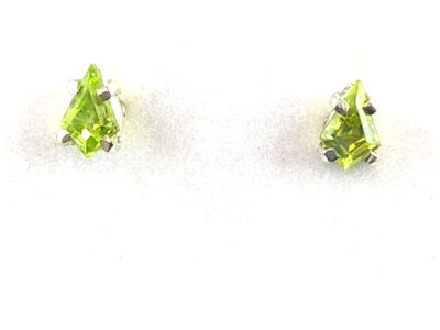 Puces d'oreilles en péridot et argent 925