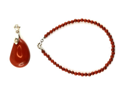 Parure en jaspe rouge